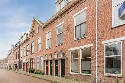 Tussenwoning te koop: Bronkhorststraat 25, Noorderkwartier Leiden