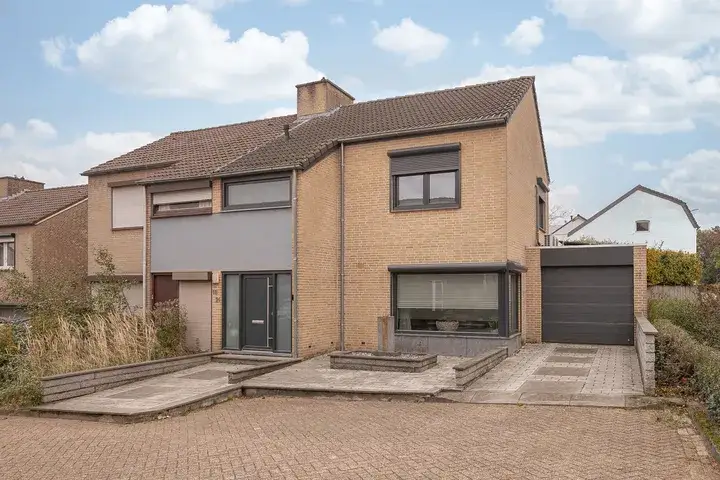 Hoekwoning te koop: Bronkstraat 21, Pronsebroek Heerlen