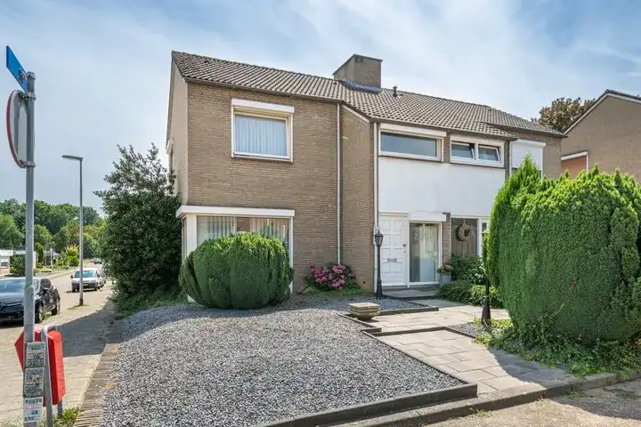 Hoekwoning te koop: Bronkstraat 31, Pronsebroek Heerlen