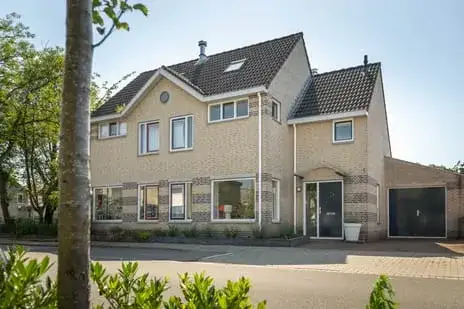 Terraced house for sale: Bronsinklaan 44, Essenerveld Deventer