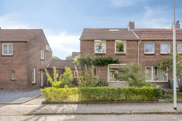 Terraced house for sale: Bronweg 21, Heer Maastricht