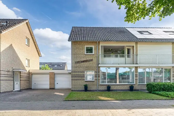 Terraced house for sale: Broodberglaan 10, Woenselse Heide Eindhoven