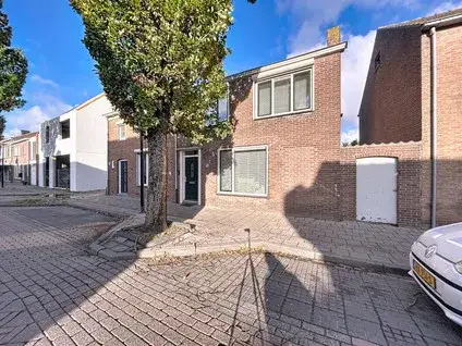 Twee-onder-één-kap te koop: Brouwerijstraat 51, Oostburg Oostburg