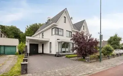 Twee-onder-één-kap te koop: Brugstraat 2, Mierlo-Dorp Mierlo