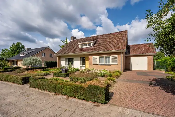 Vrijstaande woning te koop: Brugstraat 4, Kern Roggel Roggel