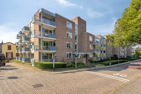 Apartment for sale: Brugweg 27, Velp-Zuid beneden spoorlijn Velp (Ge)