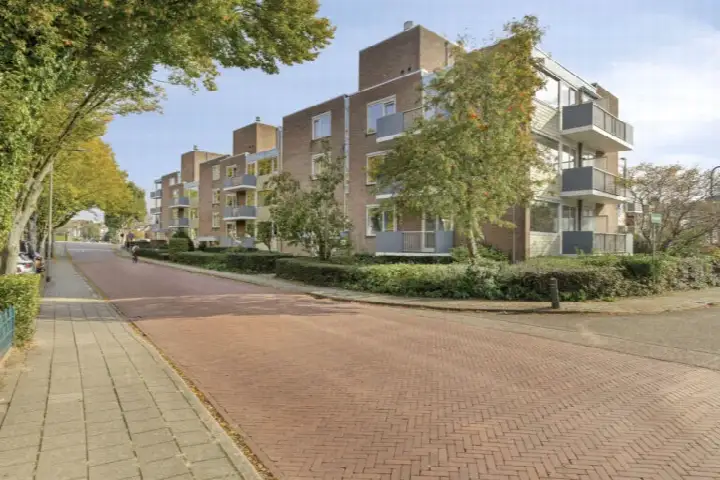 Appartement te koop: Brugweg 79, Velp-Zuid beneden spoorlijn Velp