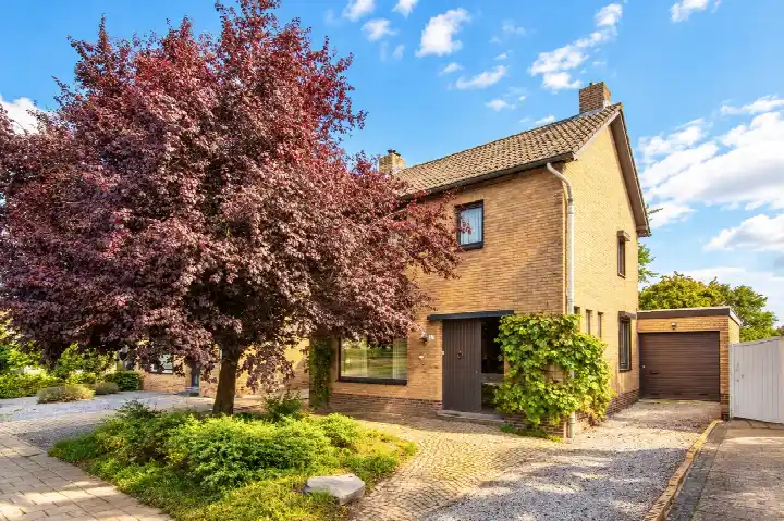 Corner house for sale: Brugweg 97, Peij Echt