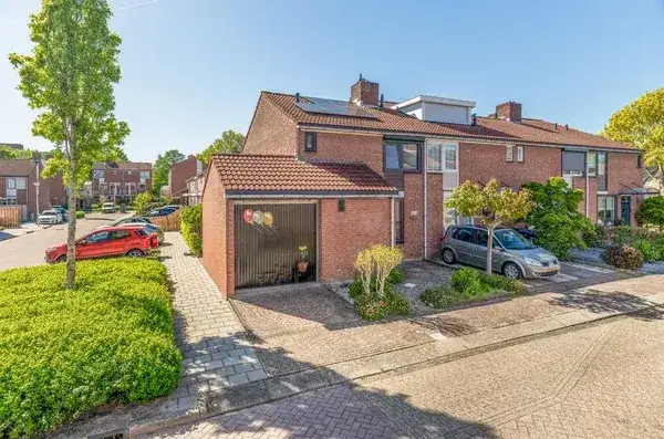 Corner house for sale: Brunellaan 109, Eiland Leerdam