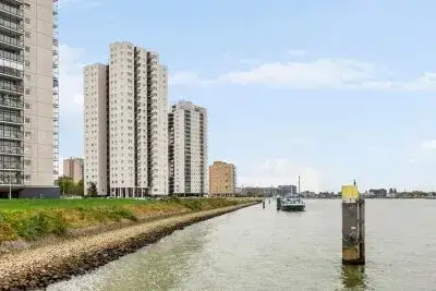 Appartement te koop: Buitenbassinweg 420, De Esch Rotterdam