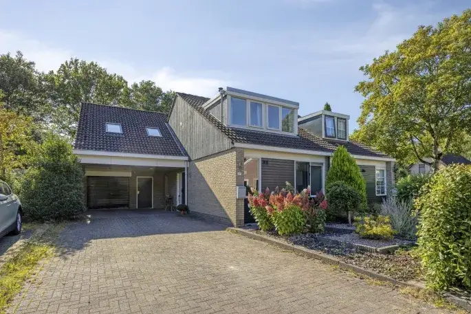 Twee-onder-één-kap te koop: Buitenes 18, De Kampen/De Essen Assen