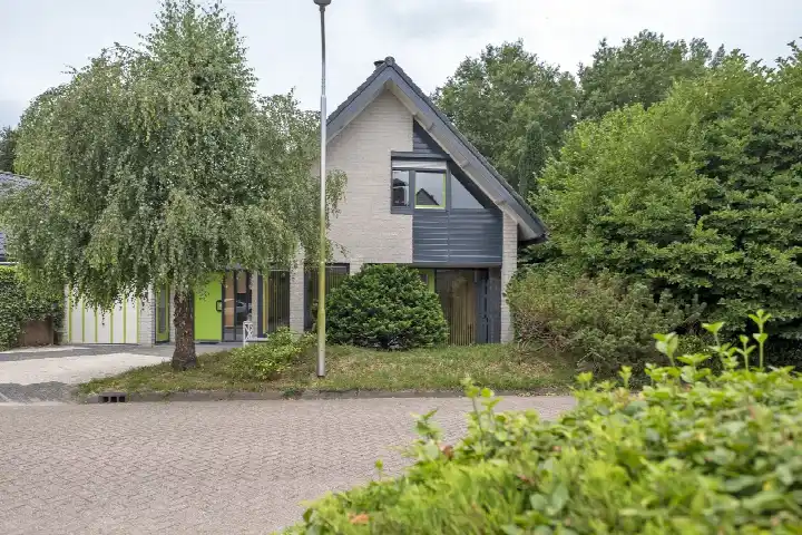 Twee-onder-één-kap te koop: Buitenes 26, De Kampen/De Essen Assen