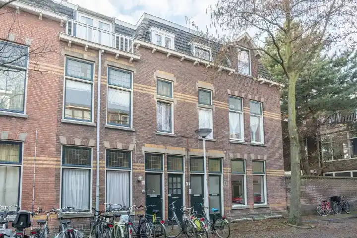 Studio te huur: Buitenruststraat 8B, Tuinstadwijk Leiden