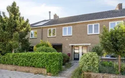 Tussenwoning te koop: Buitensingel 34, Dieren-Noord boven spoorlijn Dieren