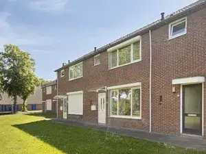Tussenwoning te koop: Buitenweg 72, Kern Axel Axel