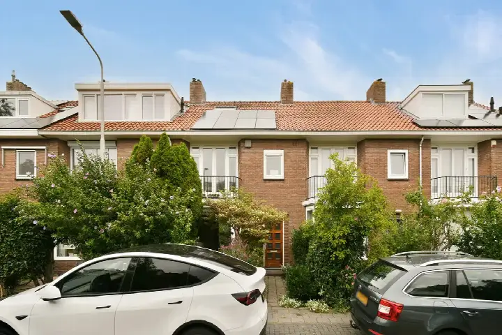 Terraced house for sale: Buitenzorg 18, Kruiskerkbuurt Amstelveen