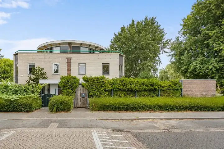 Tussenwoning te koop: Buñuellaan 40, Filmwijk Zuid-noord van Walt Disneyplts. Almere