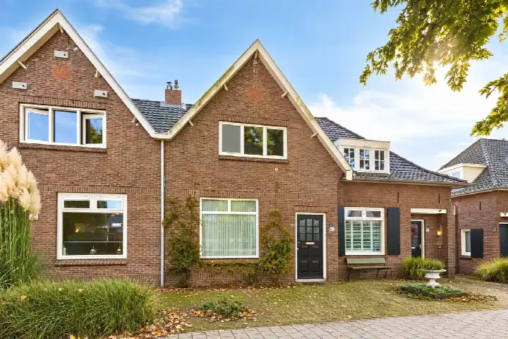 Tussenwoning te koop: Burg. Canterslaan 61, Omg. Levenskerk/Boomgaard Oisterwijk