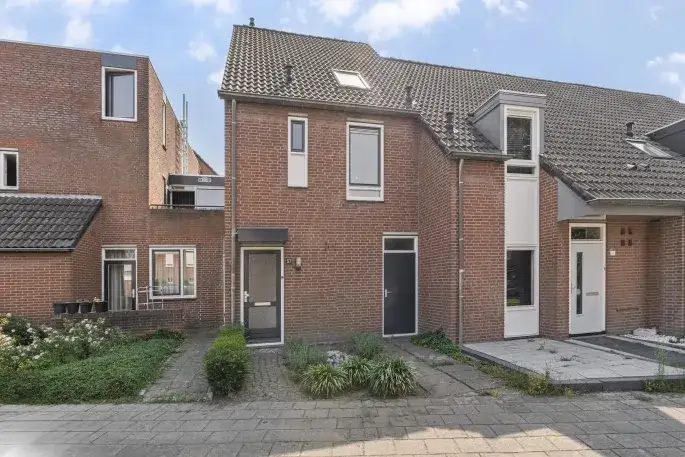 Tussenwoning te koop: Burg. Janssenring 57, De Riet Panningen Panningen