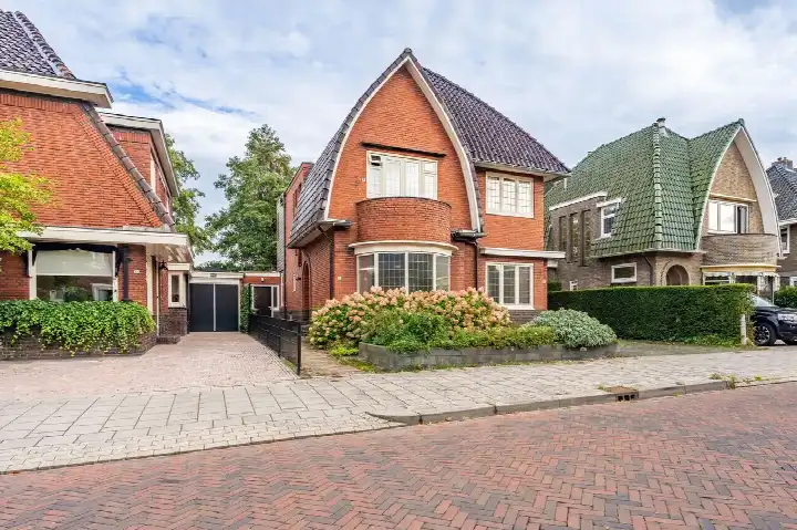 Corner house for sale: Burg. Schönfeldsingel 13, Winschoten-Centrum Winschoten