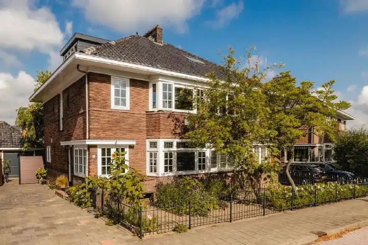 Semi-detached for sale: Burg Simonsstraat 3, Halfweg Halfweg