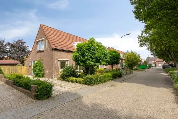 Semi-detached for sale: Burgemeester Cremersplein 2, Pannerden Pannerden
