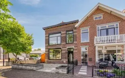 Corner house for sale: Burgemeester de Bruïnelaan 102, Juliandorp Zwijndrecht