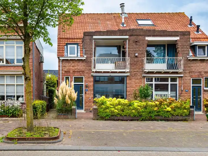 Semi-detached for sale: Burgemeester de Bruïnelaan 114, Juliandorp Zwijndrecht