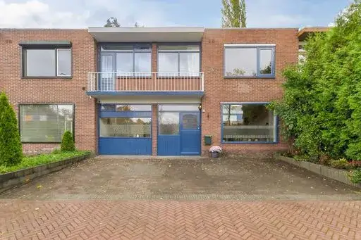 Tussenwoning te koop: Burgemeester de Bruinstraat 86, Dieren-Zuid beneden spoorlijn Dieren