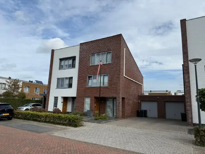 Semi-detached for sale: Burgemeester de Geusstraat 80, Landgoed Driessen Waalwijk
