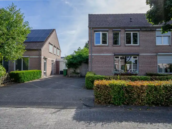 Twee-onder-één-kap te koop: Burgemeester Diepstratenlaan 56, Bakel Bakel