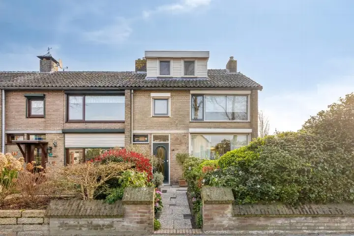Hoekwoning te koop: Burgemeester Elkhuizenlaan 12, De Beek Halsteren