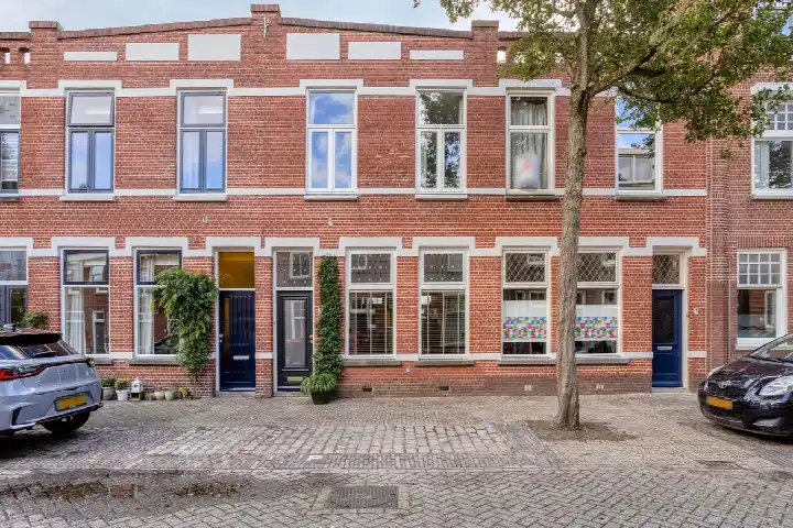 Tussenwoning te koop: Burgemeester Hulshofstraat 5, Vestinggronden-Zuid Bergen Op Zoom