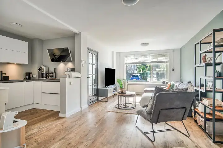 Tussenwoning te koop: Burgemeester Kasteleinstraat 10, Dorp Driemond Amsterdam