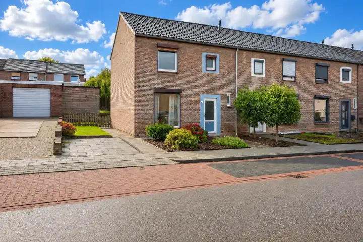 Corner house for sale: Burgemeester Loysonstraat 7, Oud Nieuwenhagen Landgraaf