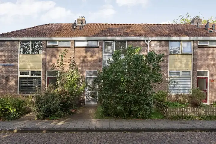 Terraced house for sale: Burgemeester Mackaystraat 3, Zeeheldenbuurt Meppel