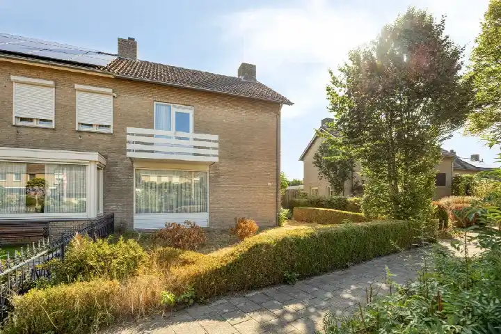 Semi-detached for sale: Burgemeester Mostermanslaan 38, Lieshout Lieshout