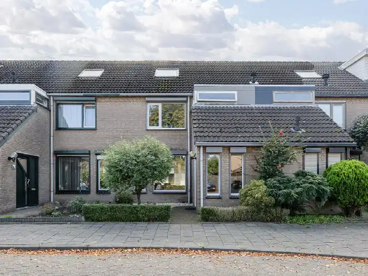 Terraced house for sale: Burgemeester Notermansstraat 9, De Leeuwerik Best