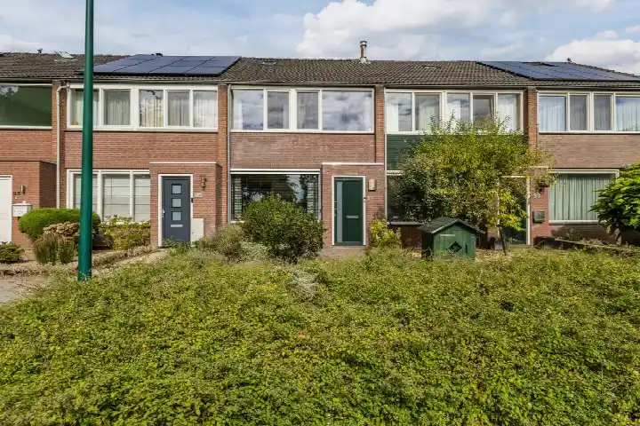 Tussenwoning te koop: Burgemeester Raijmakerslaan 27, Esterveld Grave