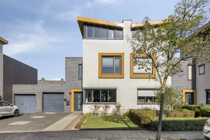 Terraced house for sale: Burgemeester Ritzerlaan 9, Offenbeek Reuver
