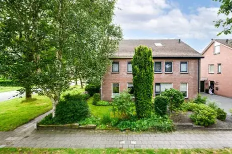 Corner house for sale: Burgemeester Selhorststraat 66, Gorredijk-Bloemenwijk Gorredijk