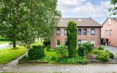 Corner house for sale: Burgemeester Selhorststraat 66, Gorredijk-Bloemenwijk Gorredijk