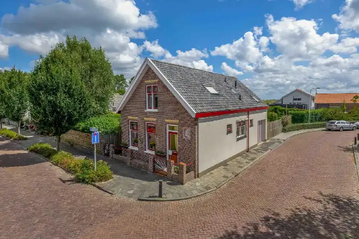 Vrijstaande woning te koop: Burgemeester Sterkstraat 24, Stad aan 't Haringvliet woonkern Stad Aan 'T Haringvliet