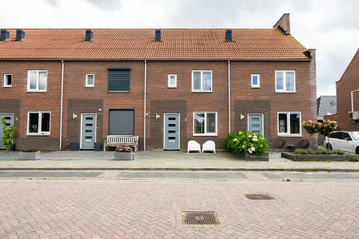 Tussenwoning te koop: Burgemeester Ten Cateweg 21, Blokzijl Blokzijl