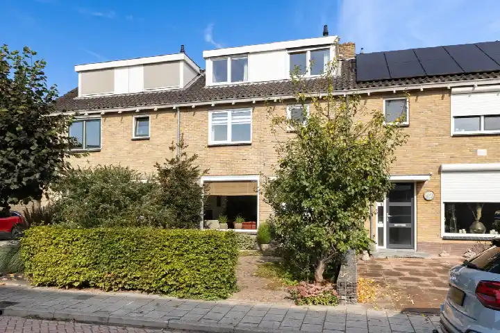 Tussenwoning te koop: Burgemeester Timmermanslaan 14, Harmelen-Zuid (dorp) Harmelen