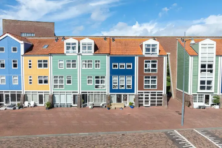 Tussenwoning te koop: Burgemeester van der Jagtkade 54, De Vesting Hellevoetsluis