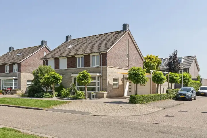 Hoekwoning te koop: Burgemeester van Mourikstraat 3, Beusichem Beusichem