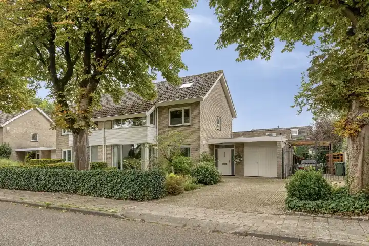 Hoekwoning te koop: Burgemeester van Oerslaan 20, Componistenbuurt Oosterhout