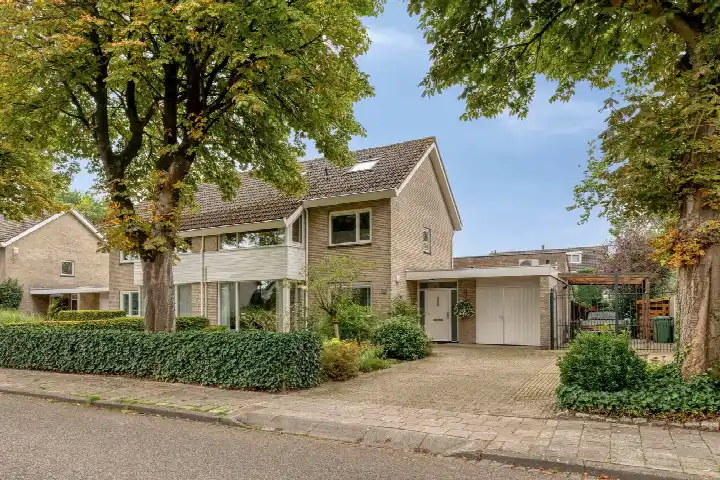 Hoekwoning te koop: Burgemeester van Oerslaan 20, Componistenbuurt Oosterhout (Nb)