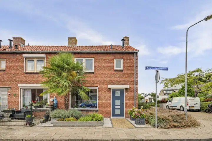 Corner house for sale: Burgemeester van Oeverenstraat 21, Poortvliet Poortvliet